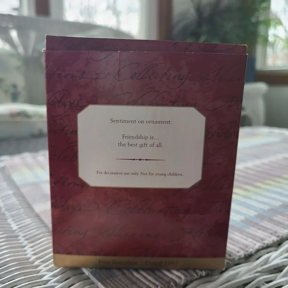 Vintage Hallmark Keepsake Ornament Gift Of Friendship Winnie The Pooh 1997
